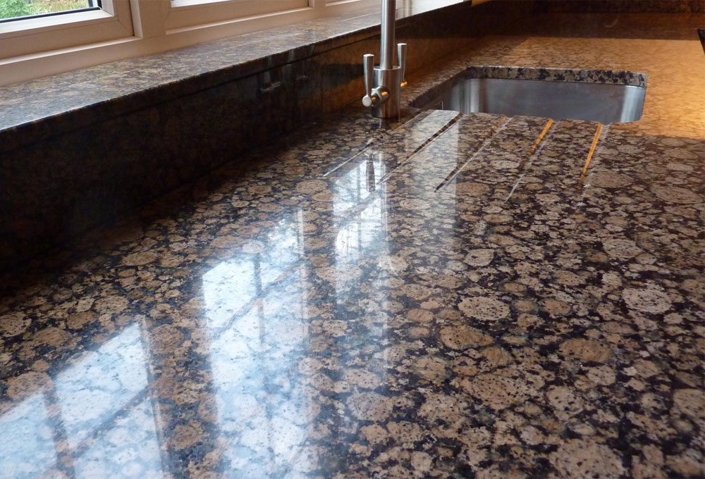 bayraklı_granit_mutfak_tezgahı